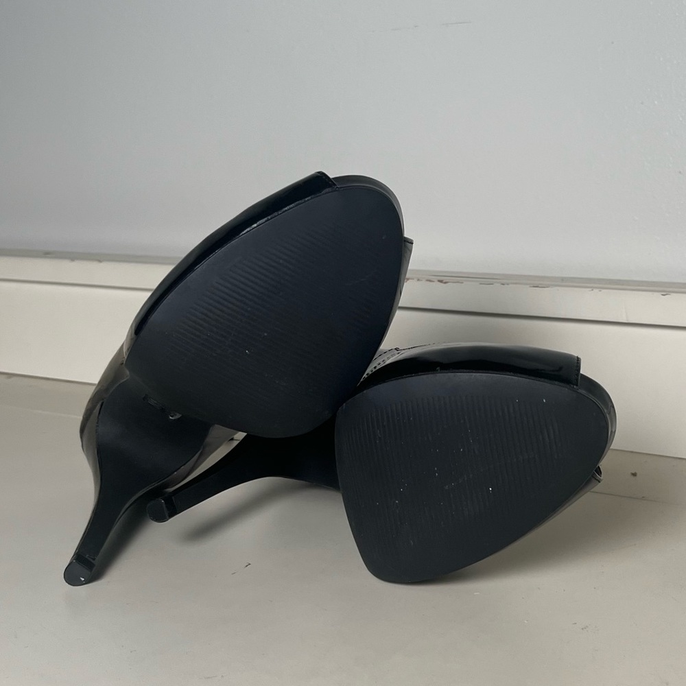 Michael leather heels. Women’s size 7. GORGEOUS!! EUC! Minor scuff on inside. - Picture 7 of 8